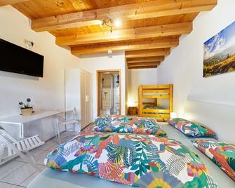 Beautiful room perfect for families - only 10 minutes walk from Europa-Park - Rust - Bedroom