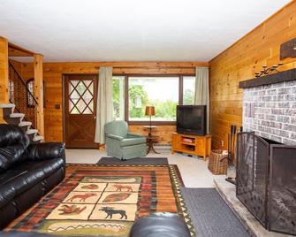 Lake Superior Hamlet House - Bayview, walkable to downtown - Grand Marais - Living room