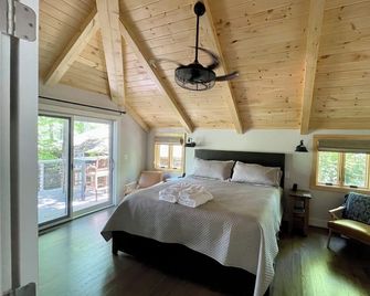 Breathtaking lake views, steps from beach, golf, and clubhouse. Renovated home! - Jasper - Habitación