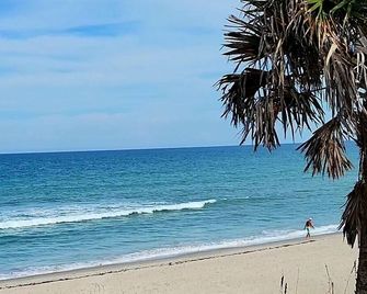 The Stella Marina brCondo steps from the ocean! - Cape Canaveral - Strand