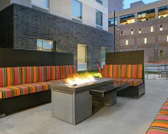 Tru by Hilton Milwaukee Downtown - Milwaukee - Patio