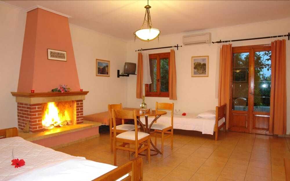 جيست هاوس تشريسو - دلفي - غرفة طعام