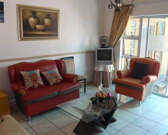 Roba Monakedi Guest Lodge - Mmabatho - Sala de estar