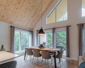 Chalet Le Stockholm private spa Shannon - Saint-Gabriel-de-Valcartier - Salle à manger