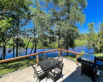 Relax N Rentals Waterfront 2 Br Lw Algoma Wi Kayaks Grill Fire Pit - Algoma - Balcón
