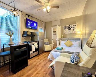 Midtown Studio w/ Bath & Kitchen- Walk To Restaurants & Nightlife! - Harrisburg - Bedroom