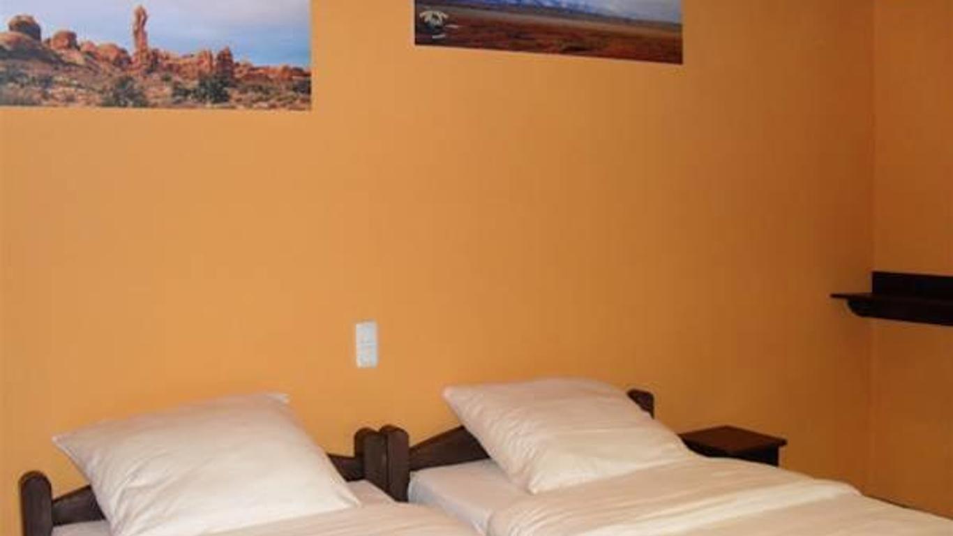 Roadcamp - American Motel & Sportsbar