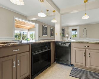 Charming 5- bedroom farmhouse in awesome East Aurora - East Aurora - Cocina