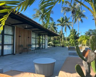 Surfing Temple Boutique Hotel - General Luna