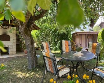 Ferienwohnung Meißner - Bad Rodach - Innenhof