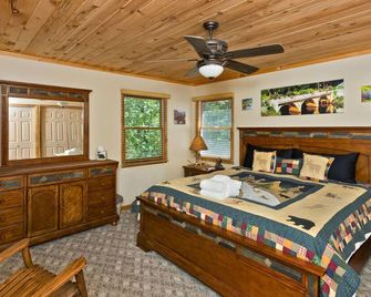 Luxury and Comfort in Lake Lure~Hot Tub~Fire pit - Lake Lure - Bedroom