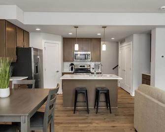 Home Run Holiday Haven - Norwalk - Cocina