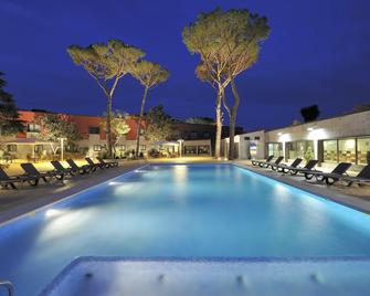 Salles Hotel Aeroport de Girona - Riudellots de La Selva - Pool