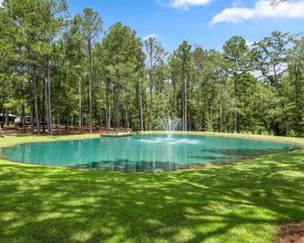Only 10 minutes from I75 and the Ga National Fairgrounds in Perry - Marshallville - Piscina