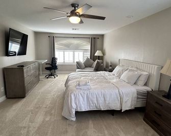 The Vegas Villa, Entire Home in Las Vegas, Nevada - Enterprise - Bedroom