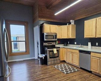 2 bed/1 bath - great central location - near ferry terminal, shops & more - Valdez - Cocina