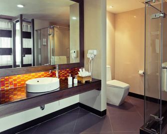 Sunee Grand Hotel and Convention Center - Ubon Ratchathani - Banheiro