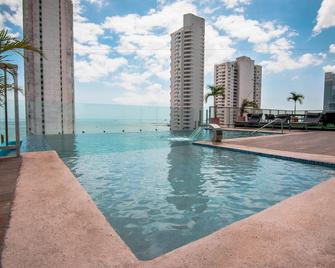 Innfiniti Hotel & Suites - פנמה סיטי - בריכה