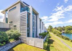 Modern apartment, close to Town with great Views - Taupo - Gebäude