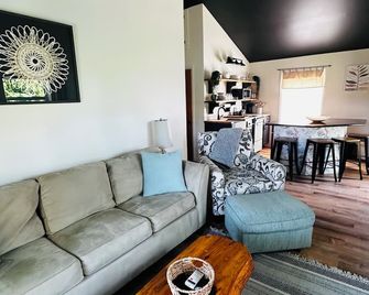 Stay at this comfortable loft at St. Albans Bay! - Saint Albans - Salon