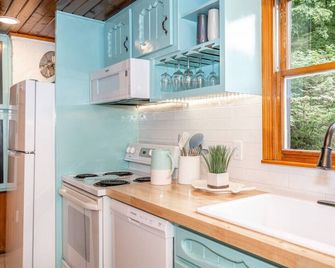 The Heist, A River Retreat - Loveland - Kitchen