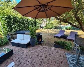 Gîte tout confort avec jacuzzi, proche Loire et forêt d'Orléans, idéal pour séjours nature et détente - FR-1-590-253 - Ouzouer-sur-Loire - Patio