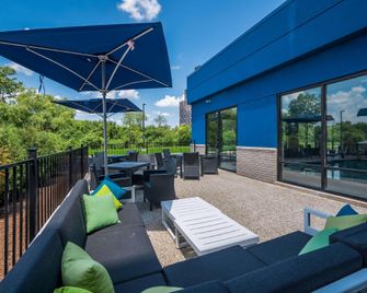 A Victory Hotel & Suites - Southfield - Balkon