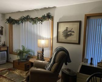 Hooties Birch Port on the Beautiful Eau Claire chain of lakes - Solon Springs - Sala de estar