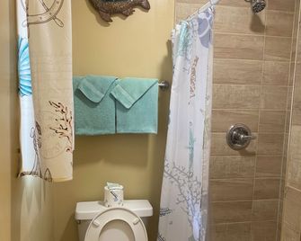 Angie's Guest Cottage - Virginia Beach