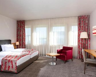 Sunday Hotel Frankfurt Airport - Neu-Isenburg - Neu Isenburg - Bedroom