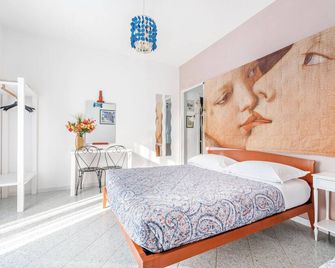 リア ルームズ 2 - ラ・スペツィア - 寝室