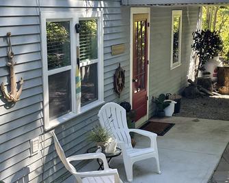 Vienna's Place - Freeport - Patio