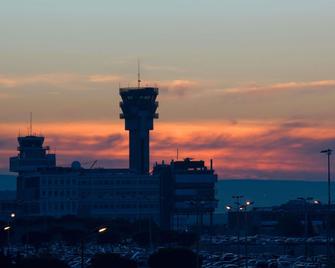 Hotel F1 Marseille Provence - Les Pennes-Mirabeau - Gebäude