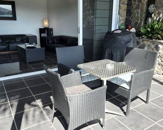 180 views Unique king suite walk to Town NB Pets must be okd by host before booking as T&Cs Apply Bella Vista on Nara - Airlie Beach - Patio