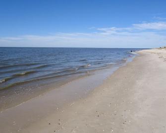 Pets OK, Cape May Bay magnificent sunsets, quiet, kick back and relax. - Villas - Beach