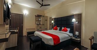 Capital O 16017 Hotel Alpine Continental - Shillong - Camera da letto