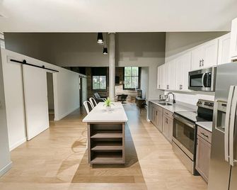 Sleepover | Airy 2bd/1ba Loft - Newton - Newton - Keuken