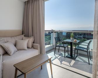 Michelangelo Resort & Spa - אגיוס פוקאס - מרפסת