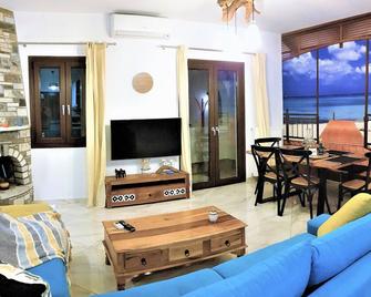 Best Friends & Fam apt,Town of Naxos island,by NaxosVibe - Naxos - Wohnzimmer