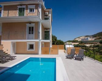 Villa Elpida at Minies - Argostoli - Piscine