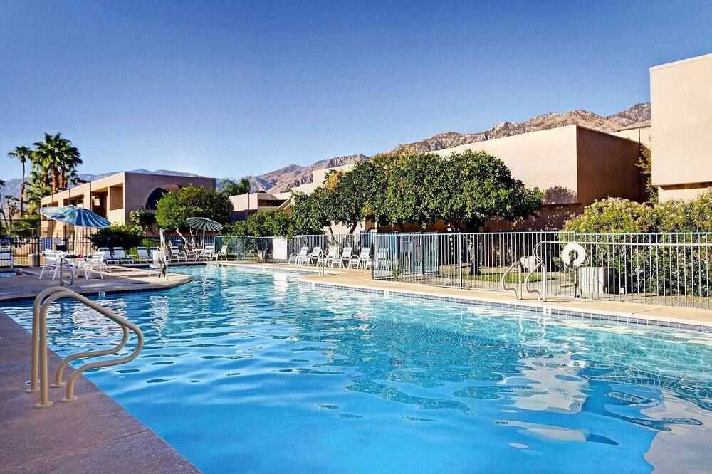 Great Palm Springs Location - 2br Resort Condo - Family Friendly! - פאלם ספירנגס - בריכה