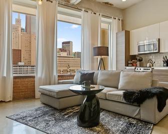 Skyline Chic 2bd Downtown Dtx Near Convention Hub - Dallas - Living room