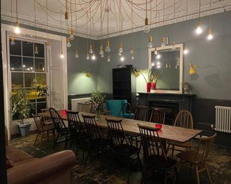 The Falmouth Townhouse - فالموث - شرفة مرصوفة