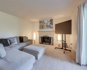 Jackson Home w/ Fire Pit: Near Parks & Downtown! - Jackson - Living room