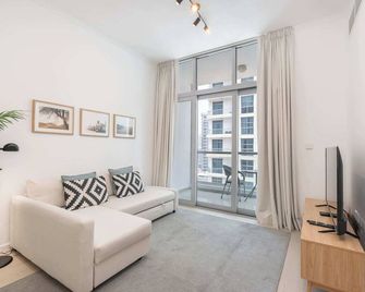 StayShort - Dubai Marina 1 bed apartment with Marina views - Garhoud - Sala