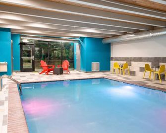 2 Beautiful Units Near Spring River Zoo. Free Parking And Breakfast! - Roswell - Piscina