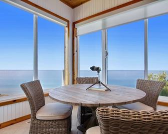 Amazing Lake Michigan Waterfront Custom Home With The Most Incredible Views!!! - Montague - Comedor