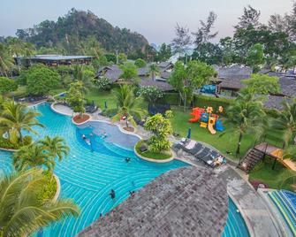 Holiday Ao Nang Beach Resort, Krabi - Krabi - Piscina