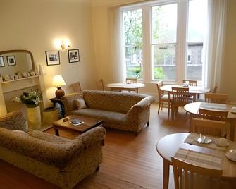 The Grampian - Dundee - Living room