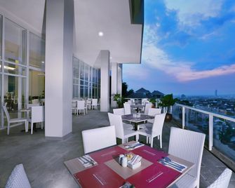 favehotel Simpang Lima - Semarang - Semarang - Balcony